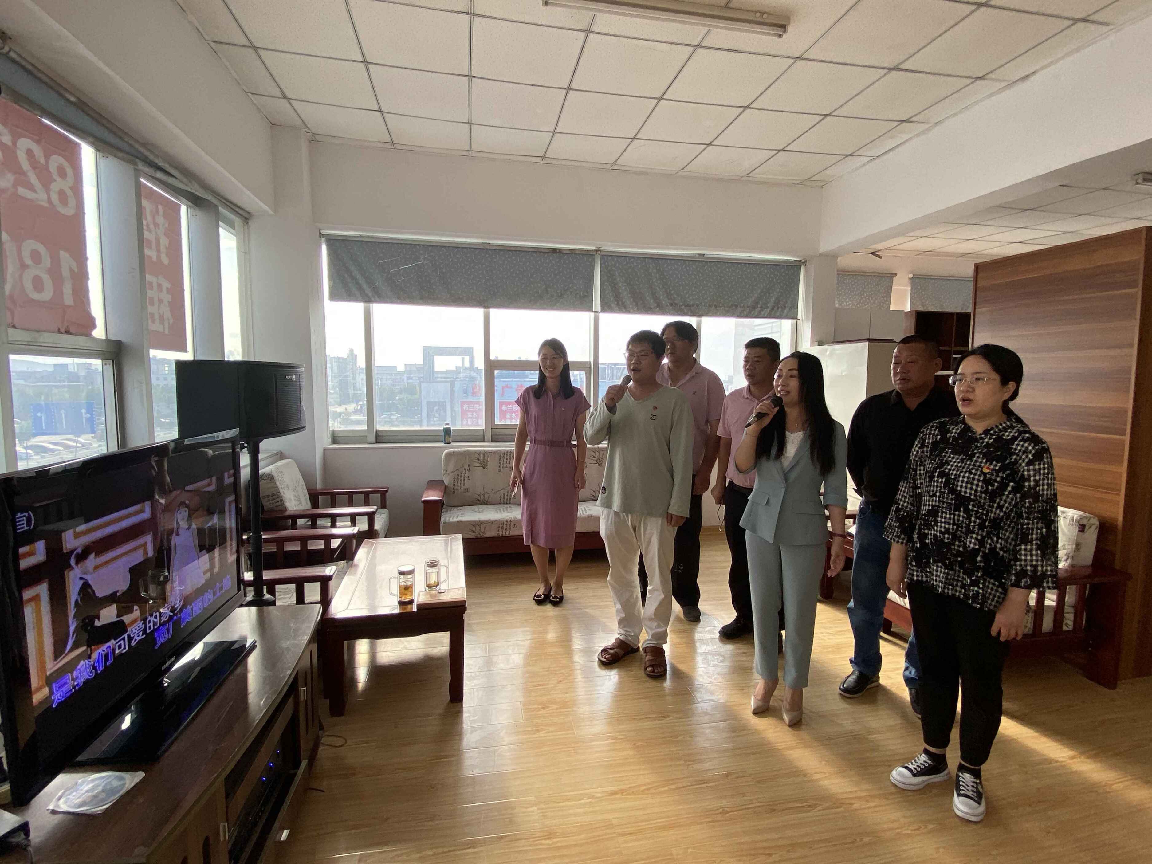 開展紅歌、司歌傳唱